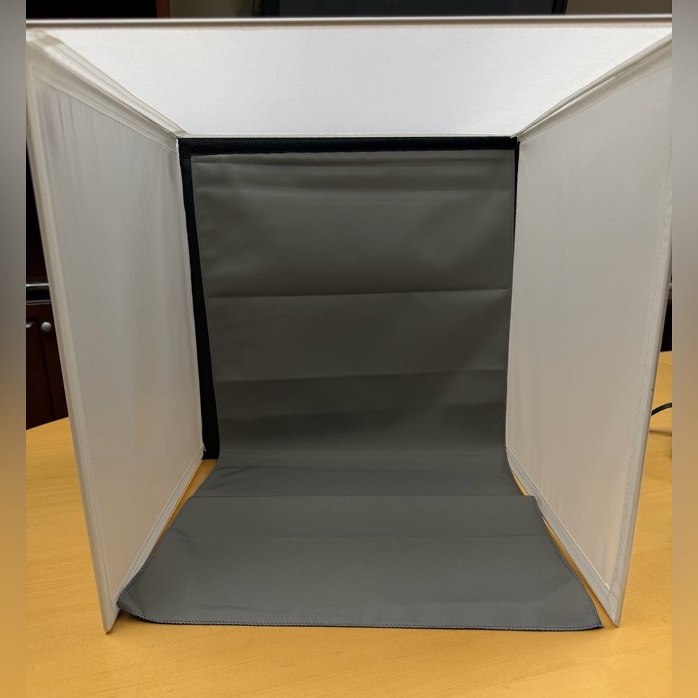 Portable Lighting Studio for capturing objects